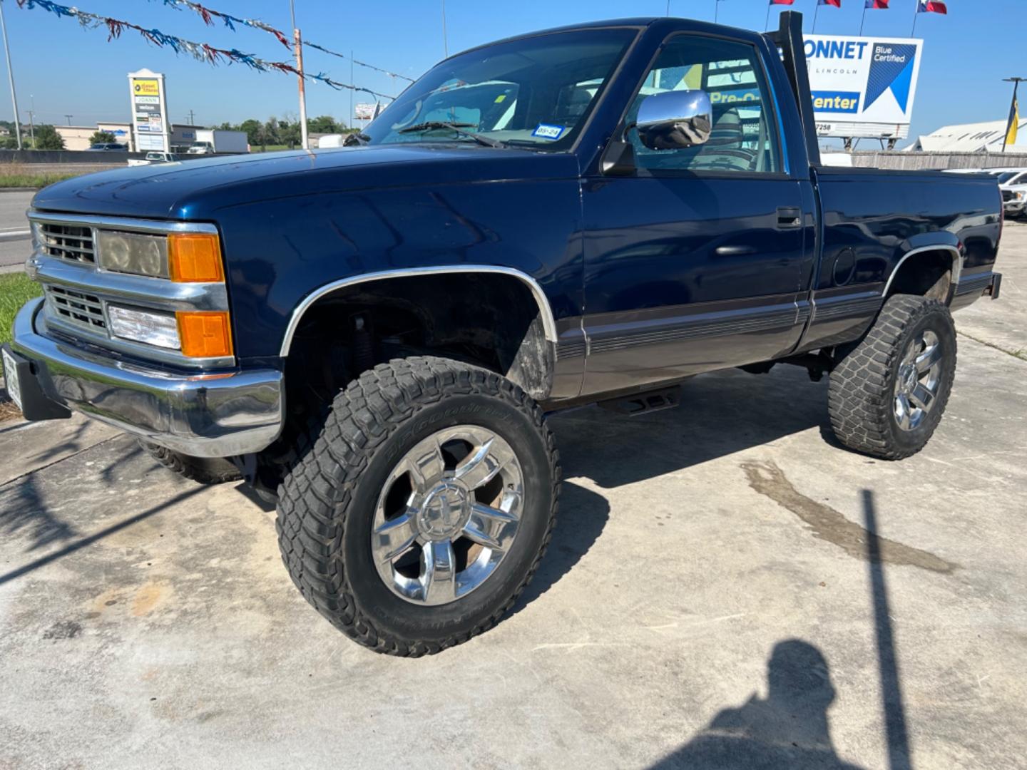 1995 Blue Chevrolet C/K 1500 Reg. Cab 6.5-ft. Bed 4WD (1GCEK14K9SZ) with an 5.7L V8 OHV 16V engine, located at 1687 Business 35 S, New Braunfels, TX, 78130, (830) 625-7159, 29.655487, -98.051491 - Photo#0